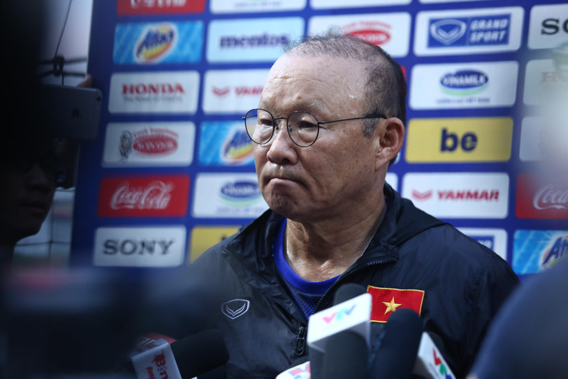 Huấn luyện viên Park Hang-seo chia sẻ chuyện đàm phán gia hạn hợp đồng với báo chí chiều 27/8. (Ảnh: Nguyên An)