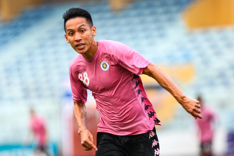 Tiền vệ Hùng Dũng có năng lượng lớn để hoàn thành chỉn chu mọi thứ một cách tốt nhất. (Ảnh: Nguyên An/Vietnam+)