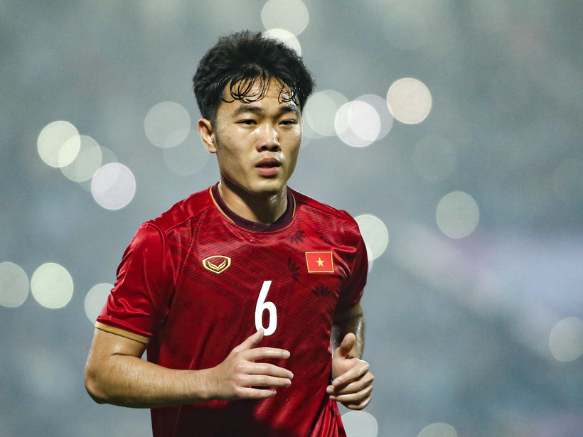 Xuân Trường đá chính trong khi Quang Hải dự bị ở trận Việt Nam-Lào tại AFF Cup 2020. (Ảnh: PV/Vietnam+) 