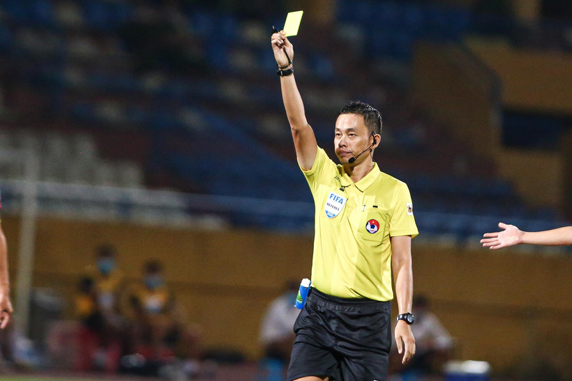 Trọng tài V-League lại tiếp tục mắc lỗi ở giai đoạn hai mùa giải 2020. (Ảnh: Hiển Nguyễn/Vietnam+) 