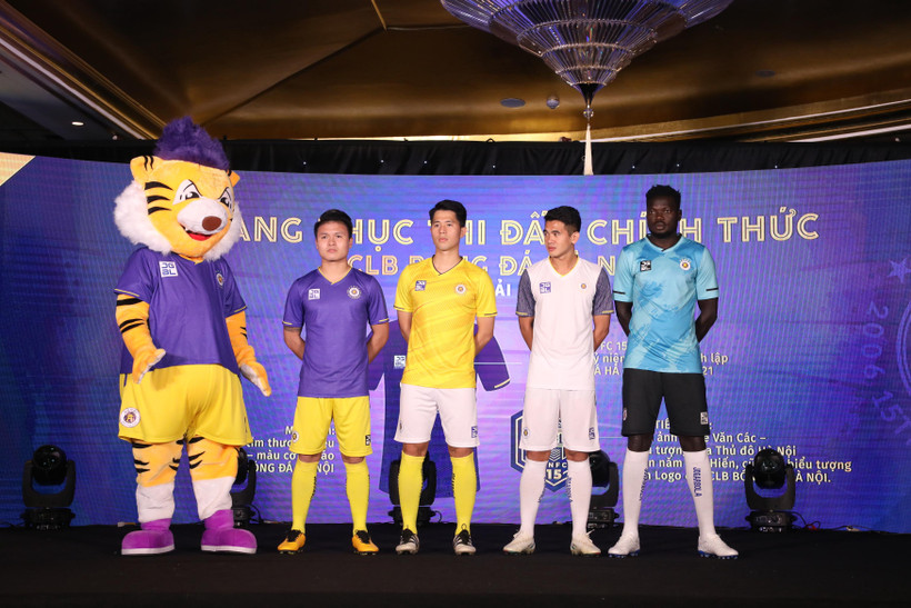 Hà Nội FC công bố mẫu áo thi đấu ở mùa giải 2021. (Ảnh: Hiển Nguyễn/Vietnam+) 