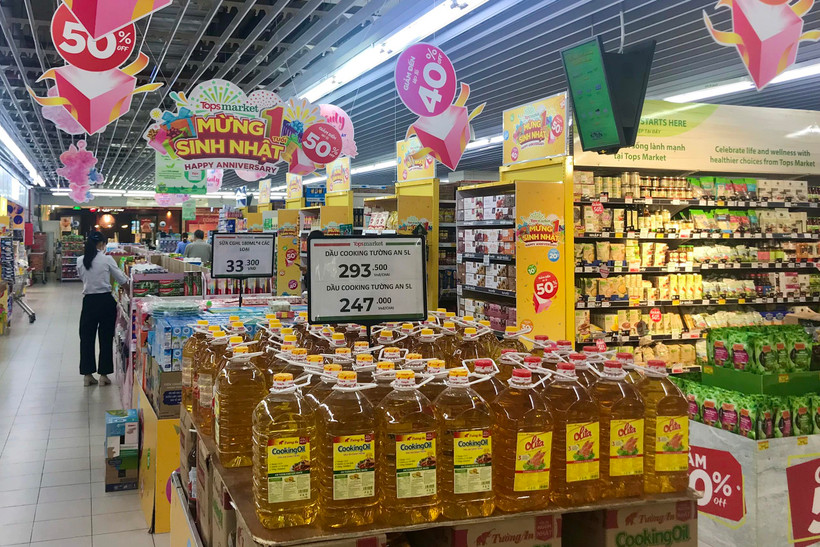 Nhân dịp kỷ niệm sinh nhật một tuổi, siêu thị TopsMarket tri ân người tiêu dùng Thủ đô nhiều chương trình khuyến mãi hấp dẫn. (Ảnh: Việt Anh/Vietnam+)
