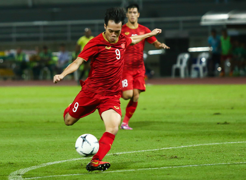 Tiền đạo Văn Toàn bỏ lỡ nhiều cơ hội trong trận đấu với Thái Lan tại vòng loại World Cup 2022 tối 5/9. (Ảnh: Nguyên An)