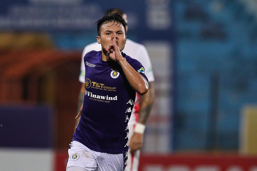 Quang Hải ăn mừng giống Ronaldo sau khi ghi bàn vào lưới Viettel ở chung kết cúp Quốc gia 2020 tối 20/9. (Ảnh: Hiển Nguyễn/Vietnam+) 