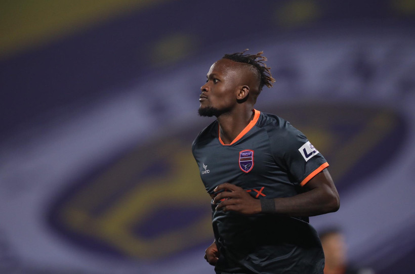 Ngoại binh Victor Mansaray của Becamex Bình Dương. (Ảnh: Hiển Nguyễn/Vietnam+)