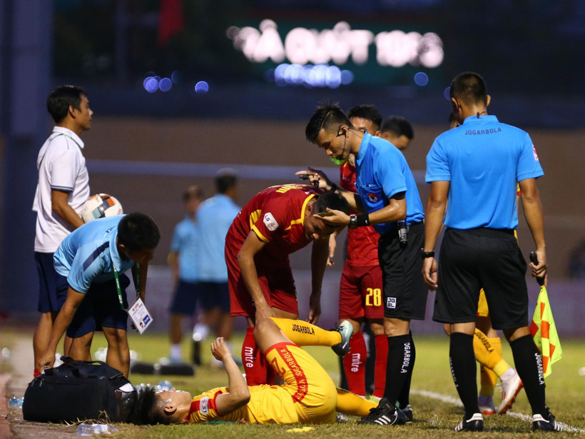 Trọng tài V-League đang ngày một mắc sai sót nghiêm trọng. (Ảnh: Nguyên An/Vietnam+)