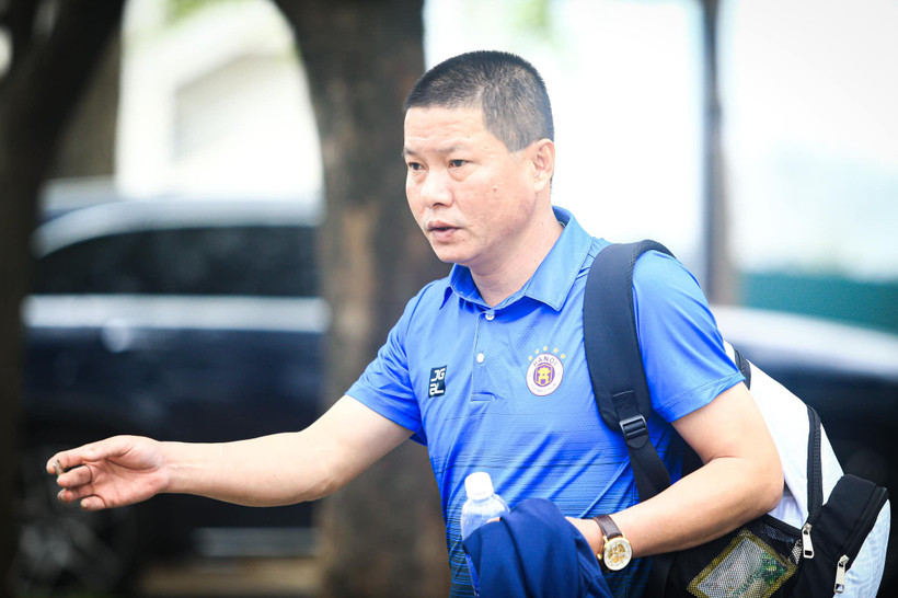 Huấn luyện viên Chu Đình Nghiêm có nhiều năm gắn bó, kể từ khi đội bóng Thủ đô chưa lên chơi V-League. (Ảnh: CLB Hà Nội)