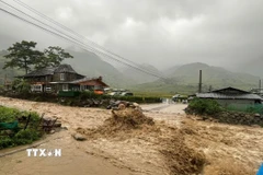 Nhiều thôn, bản ở tỉnh Lào Cai bị cô lập do nước lũ dâng cao. (Ảnh: TTXVN phát)