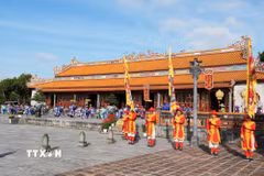 Quang cảnh tái hiện Lễ Thiết triều Nguyên đán triều Nguyễn tại Đại triều Điện Thái Hòa, Đại Nội Huế. (Ảnh: Nguyên Lý/TTXVN)