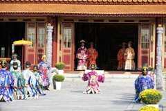 Lễ Thiết triều Nguyên đán triều Nguyễn được tái hiện tại Đại triều Điện Thái Hòa, Đại Nội Huế. (Ảnh: Nguyên Lý/TTXVN)