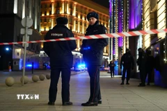 Cảnh sát Nga gác trên đường phố thủ đô Moskva. (Ảnh: AFP/TTXVN)
