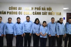 Chín đối tượng tại cơ quan công an. (Nguồn: Công an thành phố Hà Nội)