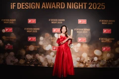 Phạm Hồng Linh nhận giải Vàng iF Design Award 2025. (Nguồn: Vietnam+)