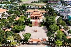 Khu lưu niệm Luật sư Nguyễn Hữu Thọ có tổng diện tích 10.000m2, có kiến trúc đền độc đáo, mang đậm bản sắc văn hóa phương Nam. (Ảnh: Hồng Đạt/TTXVN)