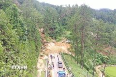 Tuyến Quốc lộ 32 với 20 điểm sạt lở làm ách tắc giao thông từ Nghĩa Lộ đi Mù Cang Chải. (Ảnh: Tuấn Anh/TTXVN)