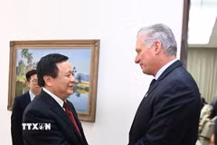 Bí thư thứ nhất, Chủ tịch Cuba Miguel Díaz-Canel Bermúdez tiếp ông Nguyễn Xuân Thắng, Ủy viên Bộ Chính trị, Giám đốc Học viện Chính trị Quốc gia Hồ Chí Minh, Chủ tịch Hội đồng Lý luận Trung ương. (Ảnh: Việt Hùng/TTXVN)