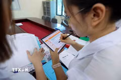 Cơ sở cai nghiện số 3, Công an thành phố Hà Nội cũng triển khai ứng dụng các nền tảng số trong quản lý kho dược, cấp phát thuốc và lưu trữ hồ sơ chuyên môn, giúp giảm đáng kể thời gian xử lý công việc, hạn chế khâu ghi chép thủ công, đồng thời tăng cường khả năng kiểm soát, bảo mật và truy xuất thông tin. (Ảnh: Phạm Kiên/TTXVN)