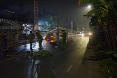 Lực lượng chức năng tiến hành khám nghiệm hiện trường, điều tra nguyên nhân vụ tai nạn. (Nguồn: Công an tỉnh Phú Thọ)