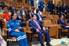 Thủ tướng Phạm Minh Chính và lãnh đạo Tổ hợp lọc hóa dầu Al-Zour. (Ảnh: Dương Giang/TTXVN)