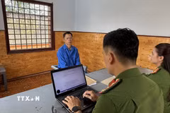 Đối tượng Nguyễn Quốc Ngọ tại cơ quan công an. (Ảnh: TTXVN phát)