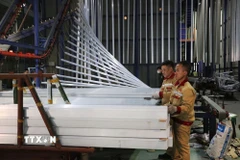 Lãnh đạo Công ty Trách nhiệm hữu hạn Tungyang thuộc Tập đoàn Ricco (xã Mao Điền, thành phố Hải Phòng) có kế hoạch sắp xếp ca kíp hợp lý, cho công nhân nghỉ làm ngày chủ nhật để công nhân có điều kiện và sức khỏe tốt nhất để tham gia bầu cử. (Ảnh: Mạnh Minh/TTXVN)