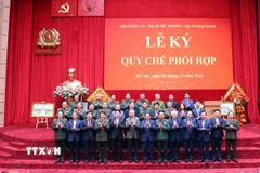 Tổng Bí thư Tô Lâm, Chủ tịch nước Lương Cường và Thủ tướng Phạm Minh Chính với các đại biểu. (Ảnh: Phạm Kiên/TTXVN)