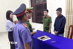 Tài xế Võ Nguyễn Duy An tại cơ quan chức năng. (Ảnh: TTXVN phát)