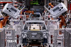 Dây chuyền lắp ráp xe điện ID.3 của Volkswagen tại nhà máy ở Zwickau, miền Tây Đức. (Ảnh: Spiegel/TTXVN)
