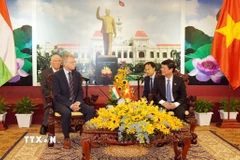 Phó Bí thư Thành ủy, Chủ tịch Hội đồng Nhân dân Thành phố Hồ Chí Minh Võ Văn Minh tiếp Chủ tịch Quốc hội Hungary Kover Laszlo. (Ảnh: Trung Tuyến/TTXVN)