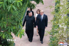 Tổng thống Mỹ Donald Trump (phải) và nhà lãnh đạo Triều Tiên Kim Jong Un tại Hội nghị Thượng đỉnh Hoa Kỳ-Triều Tiên lần thứ hai tại Hà Nội, ngày 28/2/2019. (Nguồn: TTXVN)