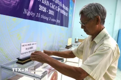 Cử tri Tây Ninh bỏ phiếu. (Ảnh: Bùi Giang/TTXVN)