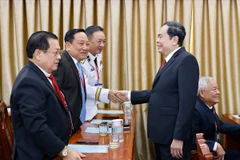 Chủ tịch Quốc hội Trần Thanh Mẫn với đại biểu dự Lễ công bố Nghị quyết. (Ảnh: Doãn Tấn/TTXVN)