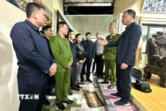 Thiếu tướng Tô Anh Dũng, Giám đốc Công an tỉnh Thanh Hóa trực tiếp chỉ đạo tại hiện trường. (Ảnh: TTXVN phát)