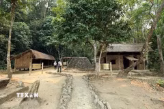 Sở Chỉ huy Chiến dịch Điện Biên Phủ là điểm tham quan du lịch thu hút du khách. (Ảnh: Phan Tuấn Anh/TTXVN)