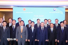 Tổng Bí thư Tô Lâm và các đại biểu dự Toạ đàm về hợp tác khoa học công nghệ Việt Nam-Hàn Quốc. (Ảnh: Thống Nhất/TTXVN)