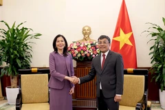 Thứ trưởng Thường trực Bộ Ngoại giao Nguyễn Minh Vũ và bà Pauline Tamesis, Điều phối viên thường trú Liên hợp quốc tại Việt Nam. (Nguồn: Báo Thế giới và Việt Nam)