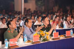 Đại biểu tại Chương trình Cầu truyền hình “Nghĩa tình hậu phương-Ấm lòng biên giới” tại điểm cầu xã Hòa Hội, tỉnh Tây Ninh. (Ảnh: Giang Phương/TTXVN)