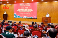 Chủ tịch Quốc hội Trần Thanh Mẫn dâng hương tưởng nhớ đồng chí Lê Phước Thọ. (Ảnh: Doãn Tấn/TTXVN)