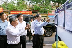 Chủ tịch Quốc hội Trần Thanh Mẫn khảo sát Khu vực bỏ phiếu tại phường Ninh Kiều, thành phố Cần Thơ. (Ảnh: Doãn Tấn/TTXVN)