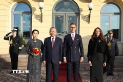 Tổng thống Cộng hòa Phần Lan Alexander Stubb và Phu nhân chủ trì Lễ đón chính thức Tổng Bí thư Tô Lâm và Phu nhân thăm chính thức Cộng hòa Phần Lan. (Ảnh: Thống Nhất/TTXVN)