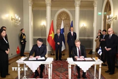 Tổng Bí thư Tô Lâm và Tổng thống Phần Lan Alexander Stubb chứng kiến lễ ký Biên bản ghi nhớ giữa Bộ Tài chính Việt Nam và Bộ Ngoại giao Phần Lan về việc hỗ trợ và thúc đẩy công tác chuẩn bị và triển khai các dự án được tài trợ theo Chương trình đầu tư công (PIF) của Phần Lan. (Ảnh: Thống Nhất/TTXVN)