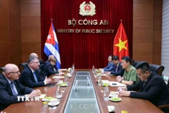 Đại tướng Lương Tam Quang, Bộ trưởng Bộ Công an Việt Nam hội đàm với Thượng tướng Lázaro Alberto Álvarez Casas, Bộ trưởng Bộ Nội vụ Cộng hòa Cuba. (Ảnh: Phạm Kiên/TTXVN)