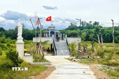 Ông Bùi Hữu Tuấn đã hiến hơn 600m2 đất vườn sát Quốc lộ 1A để xây đền thờ 93 liệt sỹ Trung đoàn 88, Sư đoàn 308 hy sinh trong trận đánh đêm 26/5/1972 tại cầu Câu Nhi. (Ảnh: Nguyên Linh/TTXVN)