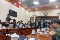 Ban Tuyên giáo và Dân vận, Tỉnh ủy Tuyên Quang, tổ chức họp báo cung cấp thông tin liên quan đến kỳ thi tốt nghiệp THPT 2026 sau khi xảy ra bất thường về điểm môn Toán tại Hội đồng thi Trường THPT Chuyên Tuyên Quang. (Ảnh: Hoàng Hải/TTXVN)