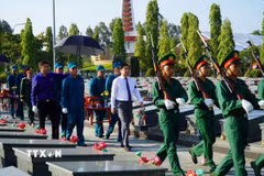 Hài cốt các liệt sỹ được an táng tại Nghĩa trang liệt sỹ Vĩnh Hưng-Tân Hưng (xã Vĩnh Hưng, Tây Ninh). (Ảnh: Bùi Giang/TTXVN)