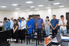 Các bị cáo tại phiên tòa. (Ảnh: Kim Anh/TTXVN)