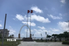 Cột cờ ở trung tâm Đặc khu Bạch Long Vĩ. (Ảnh: Tiến Vĩnh/TTXVN)