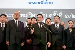 Ông Julapun Amornvivat (người đang phát biểu) làm lãnh đạo mới của đảng Pheu Thai. (Nguồn: Bangkok Post)