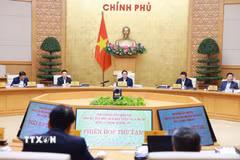 Thủ tướng chủ trì Phiên họp thứ 8 của Ban Chỉ đạo tinh gọn bộ máy của Chính phủ. (Ảnh: Dương Giang/TTXVN)
