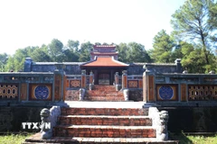 Nhà rường xây dựng phía trước Bửu thành lăng mộ Hoàng Thái hậu Từ Dụ thuộc di tích lăng vua Thiệu Trị (Huế), chưa có trong hồ sơ quy hoạch. (Ảnh: Nguyên Lý/TTXVN)